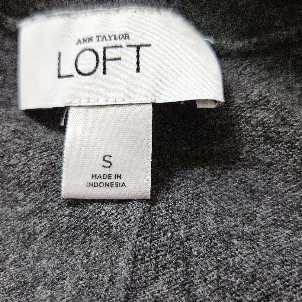 Ann Taylor Loft Women's Grey and Pink Button Up Cardigan Size Small - Picture 2 of 4